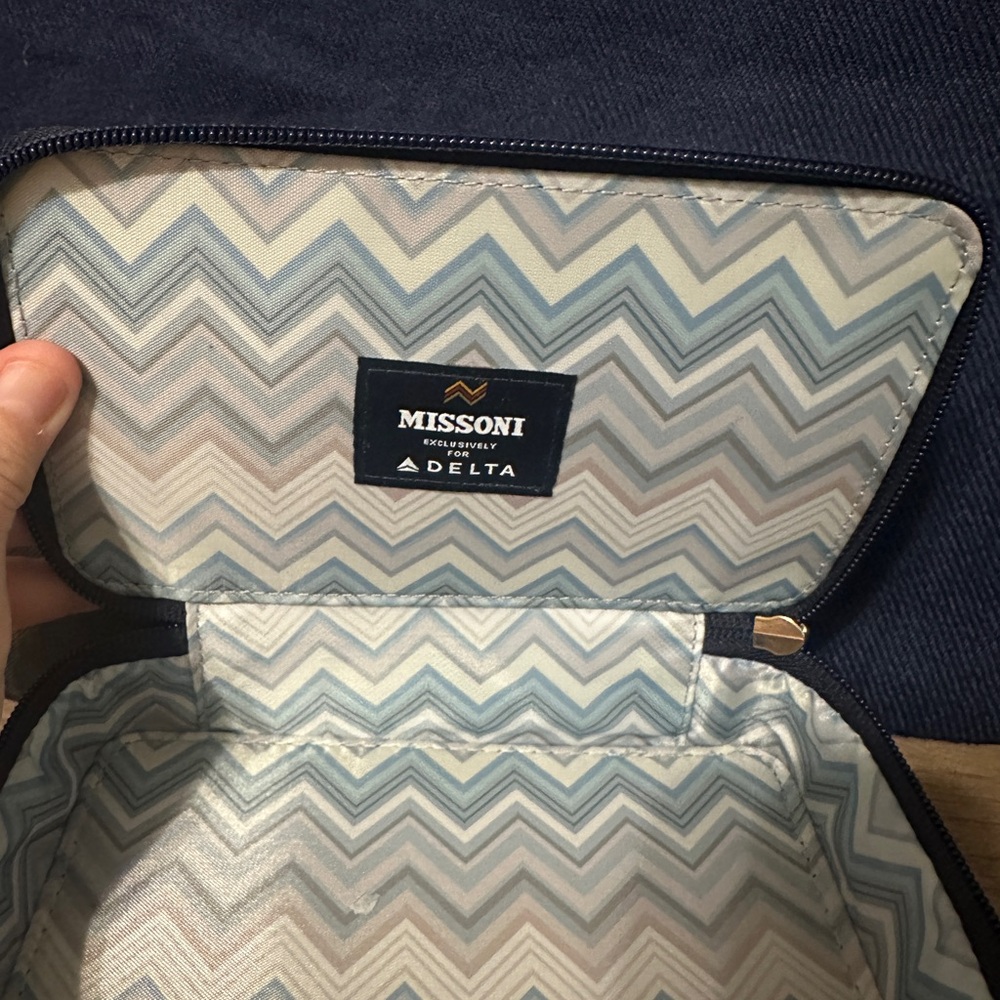 Three Delta Airlines travel amenity kit bags - Picture 3 of 6